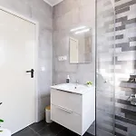 - 8 Min To - Ac - Wifi - Terrace - 8 Guests בית נופש קמברילס