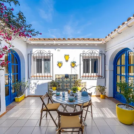 - 8 Min To - Ac - Wifi - Terrace - 8 Guests בית נופש